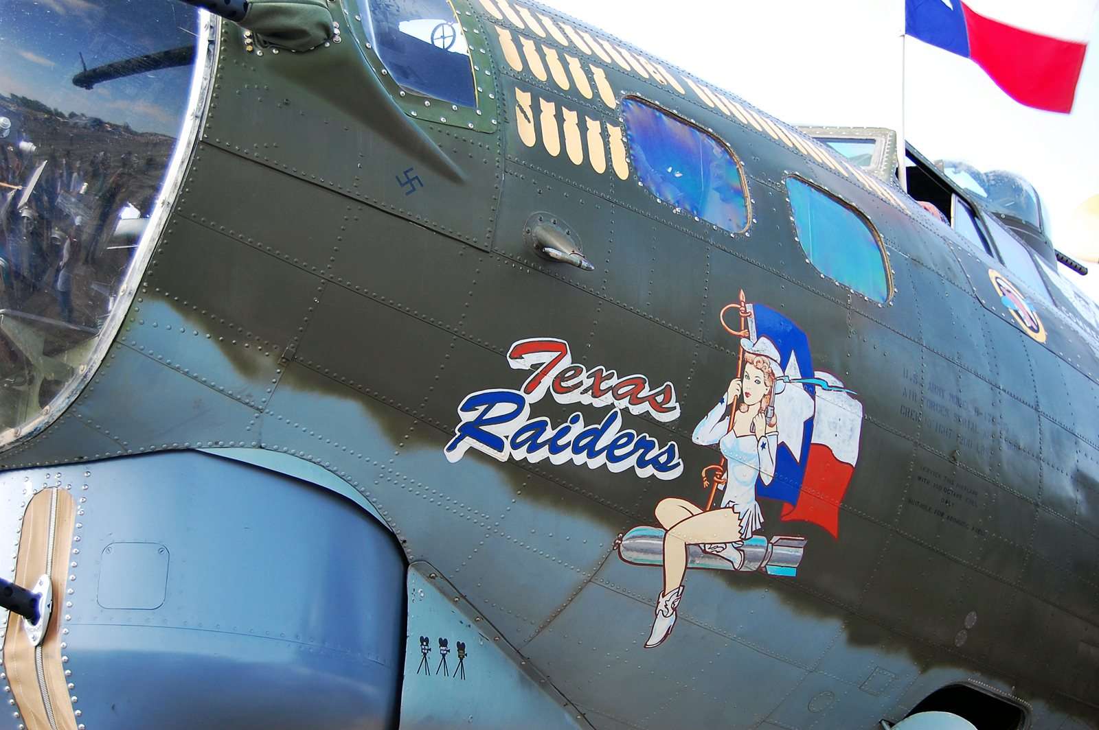 Nose Art ...... Img13296780