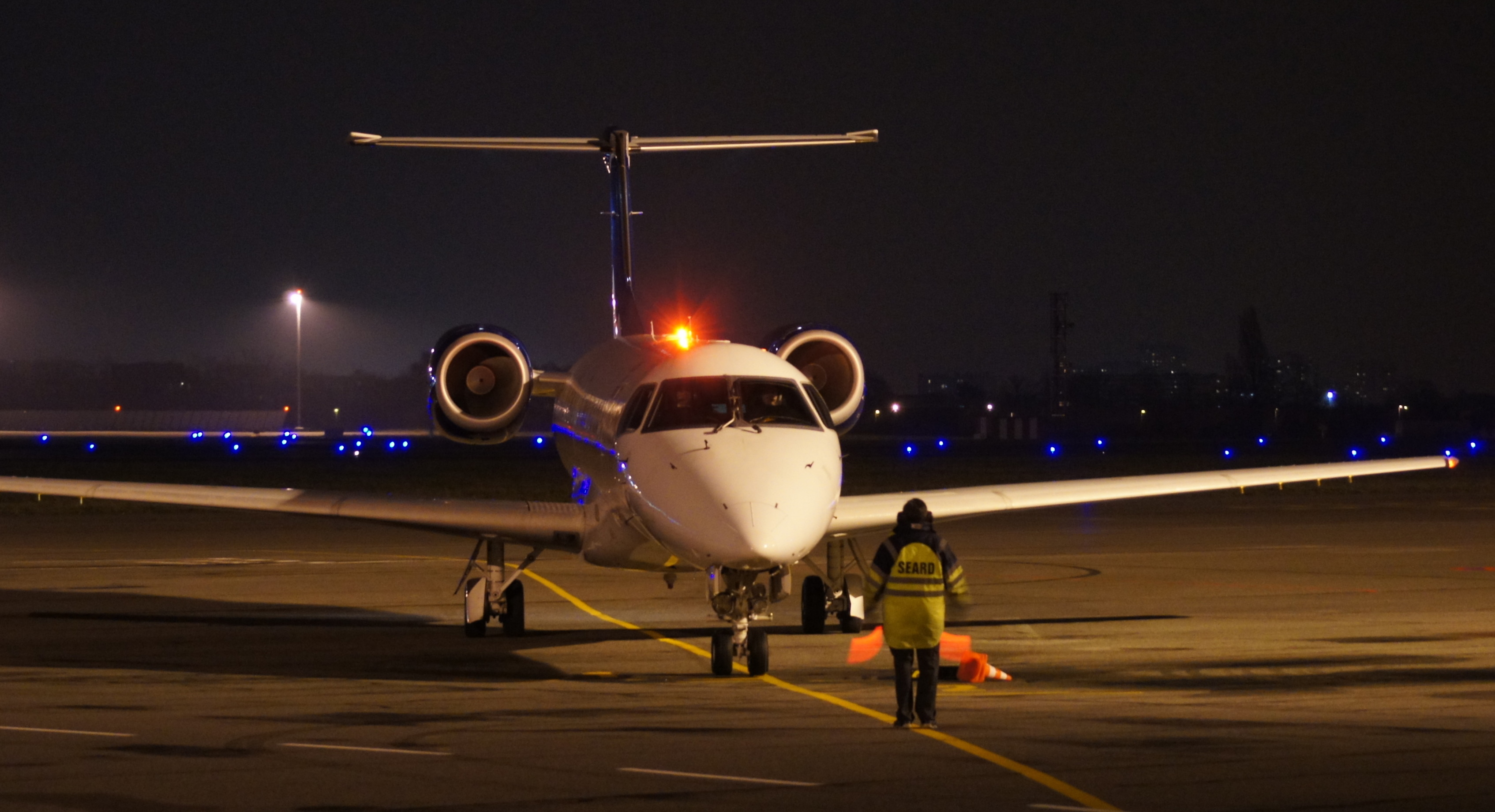 Embraer EMB-135LR Pan Europenne Air Service F-GYPE Diversle2501301