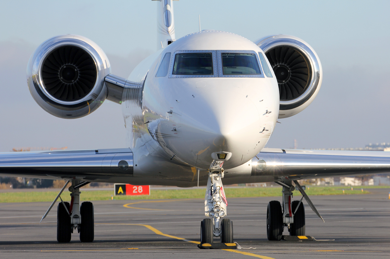 Gulfstream G-V-SP N918SM + Divers le 18.12.13 - Page 2 F7lo