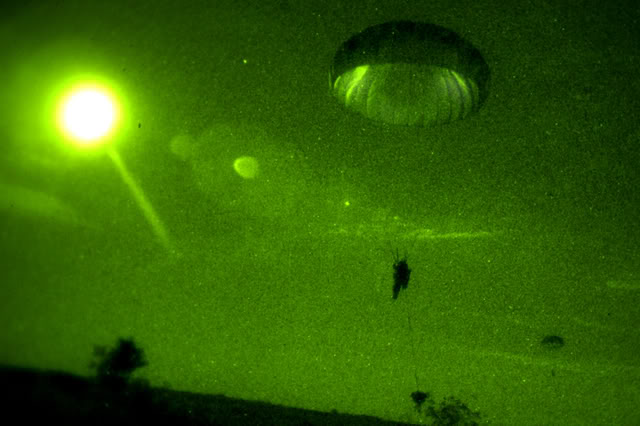 Affaire Kruse USA: des vidéos d'ovnis triangulaire aux USA en 2009 - Page 27 Nightvisionlensflare