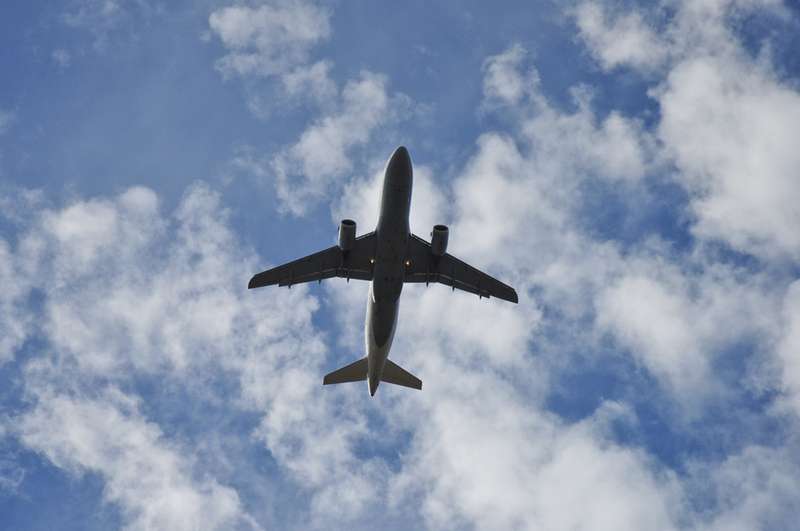 Aeroportul Bucuresti ( Henri Coanda / Otopeni ) - Septembrie 2010 - Pagina 4 015lufthansadailyairbus