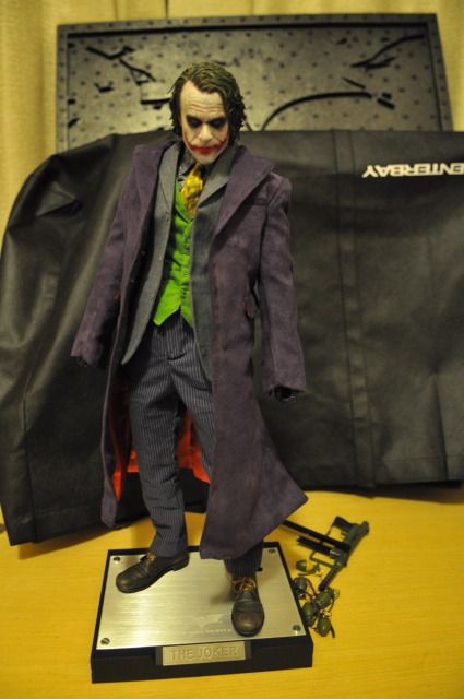 The Dark Knight Joker 1:4 HD Masterpiece - Page 2 Dsc6347