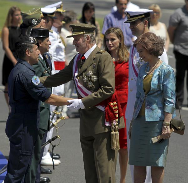 LOS REYES PRESIDEN DÍA DE LAS FUERZAS ARMADAS EN MÁLAGA 1306674088147efe2011052