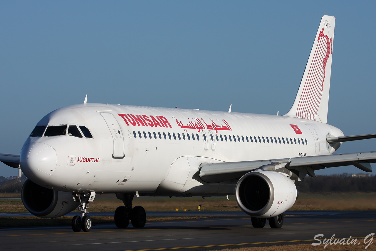 [19.02.2012] A321 Onur Air (TC-OBJ) 20th years - B733 Small Planet (LY-AQX) - B738 Jet4you (CN-RPF) "Marrakech" - C560XL (HB-VMO) - BAE146 (D-AWBA) WDL - Page 2 Tsimi2