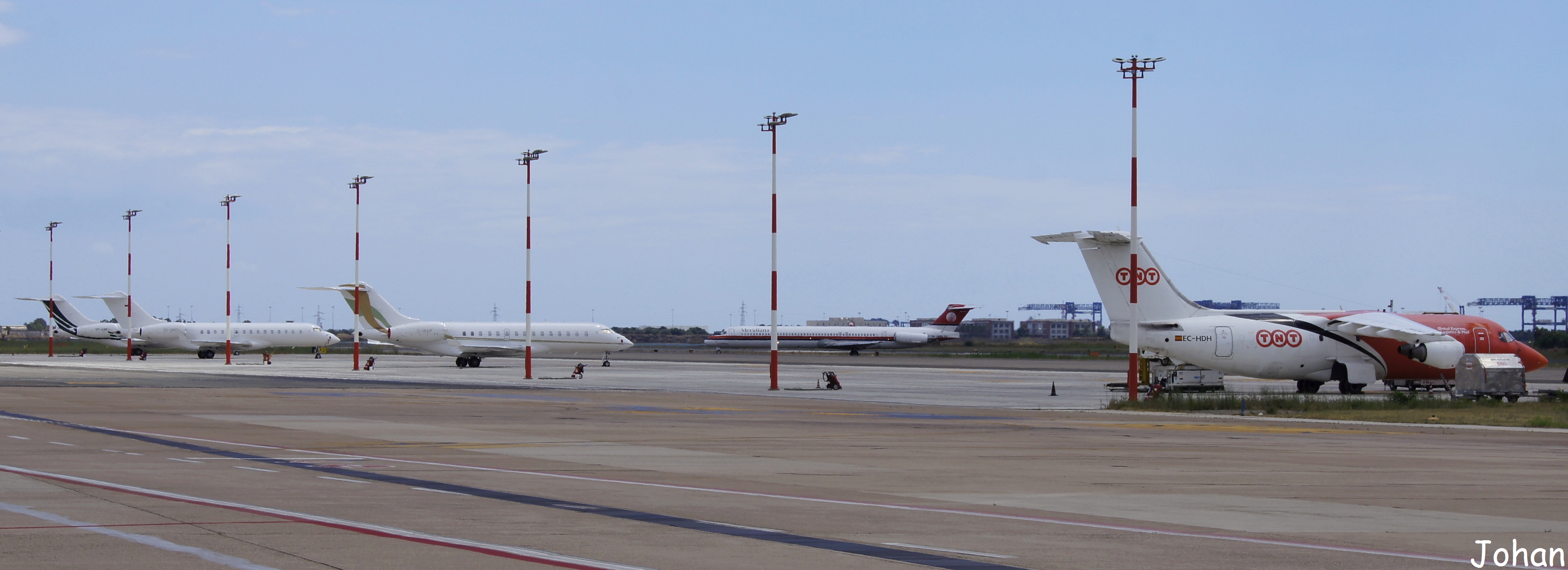 [LIEE/CAG] Cagliari Elmas Airport 2013 Vw4d