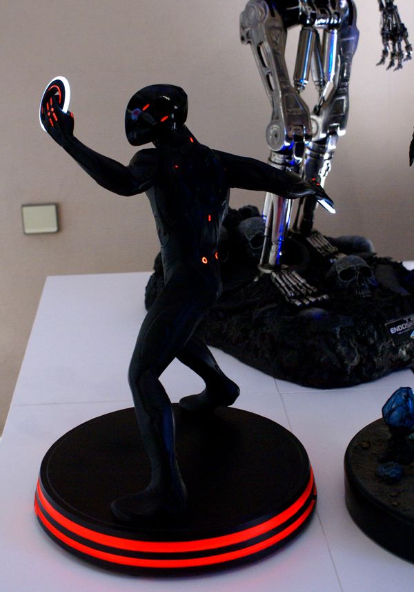 [Sideshow] The Rinzler Statue – TRON: Legacy - FOTOS OFICIAIS!!! Rinzler46