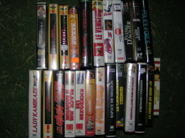 VENTE GROS STOCKS 1200 VHS TOUS GENRE ITALIEN KUNG FU ETC Pict0107v