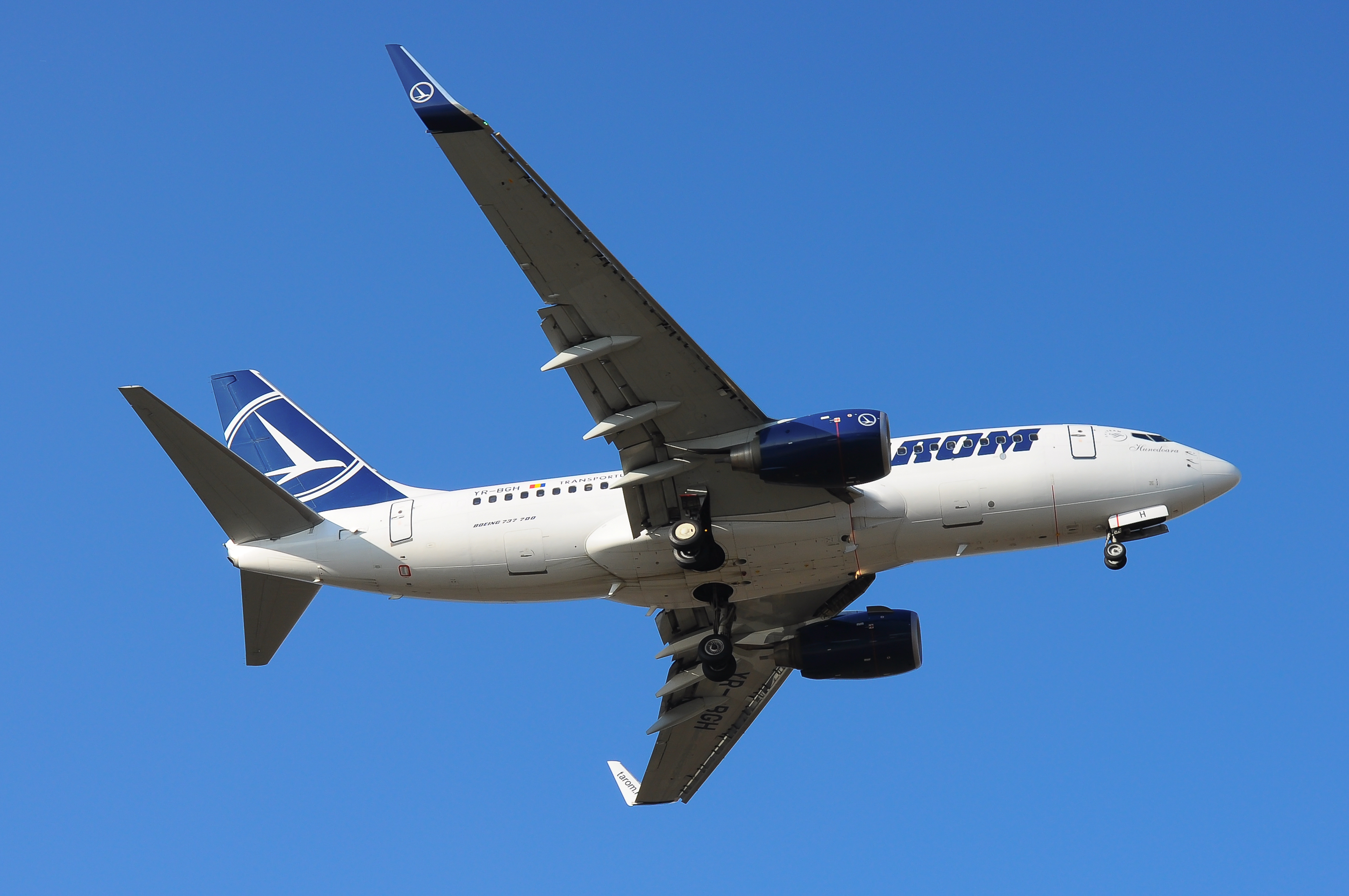 Aeroportul Bucuresti ( Henri Coanda / Otopeni ) - Octombrie 2010 - Pagina 2 016taromyrbghboeing7377