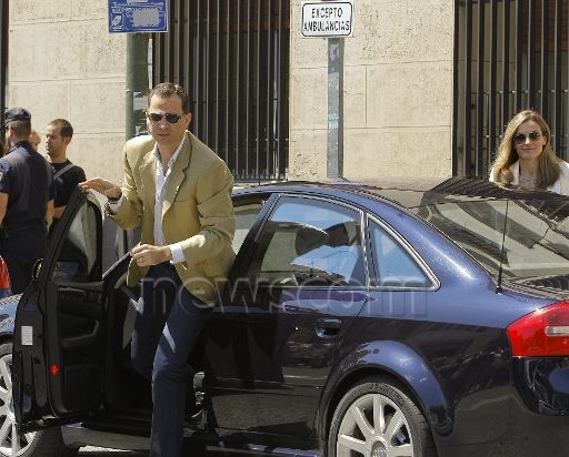 El Rey ingresa en Madrid para ser operado de su rodilla - Página 3 Newscomefephotos098205