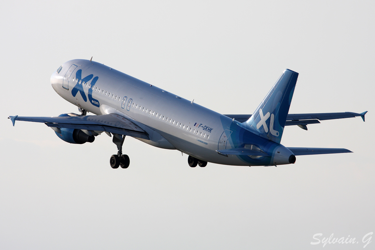 Airbus A320-212 XL Airways France F-GKHK le 16.04.12 Fgkhk4