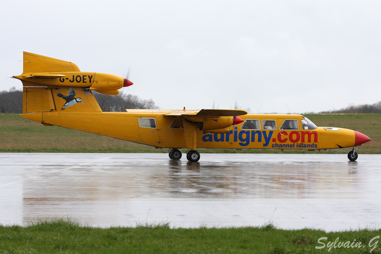 Britten-Norman BN-2A Trislander Aurigny Air Services G-JOEY & G-RLON le 17.03.12  Gjoey2