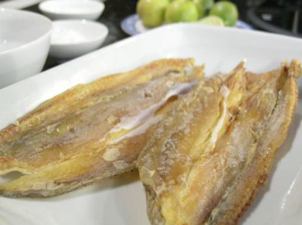 Tips for reducing salt-dried fish 230cakho5