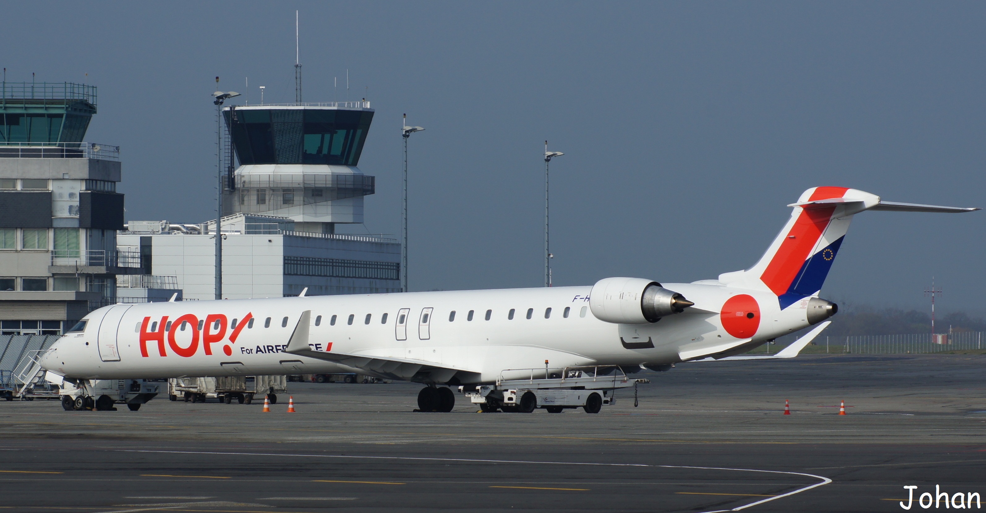 AS-350BA Ecureuil F-GCQZ + CRJ-1000 HOP! F-HMLM le 24.03.13 Diversle24031gt