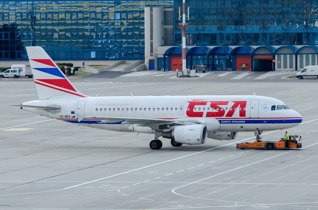 Aeroportul Bucuresti - Henri Coanda / Otopeni (OTP / LROP) - Septembrie 2013 2uoc