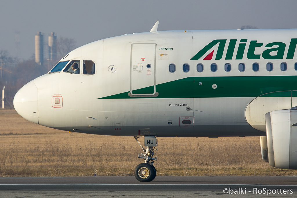 Aeroportul Bucuresti - Henri Coanda / Otopeni (OTP / LROP) - Decembrie 2015  M9VuMI