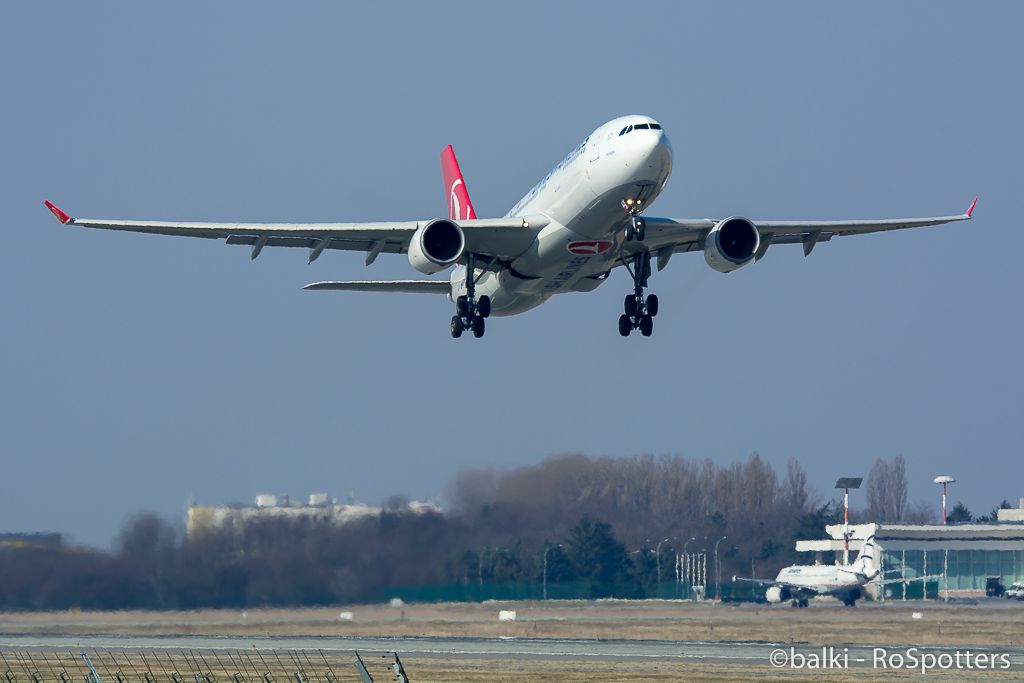 Aeroportul Bucuresti - Henri Coanda / Otopeni (OTP / LROP) - Martie2015 V6LqT4