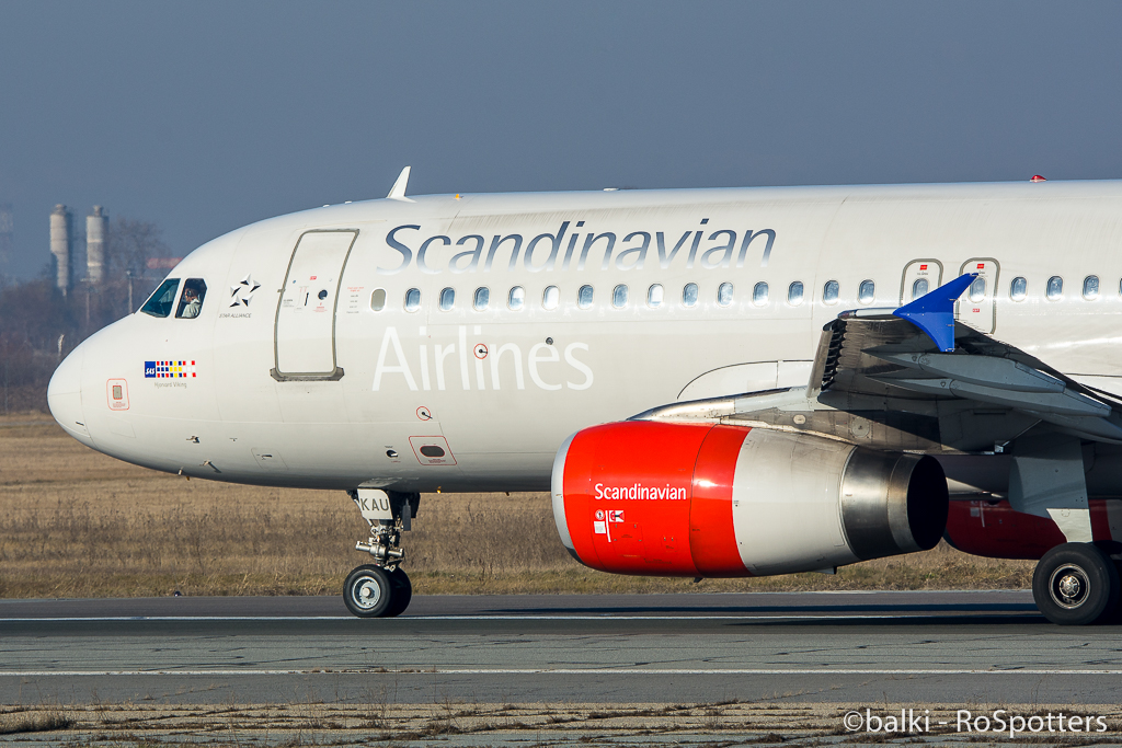 Aeroportul Bucuresti - Henri Coanda / Otopeni (OTP / LROP) - Decembrie 2015  Mv59H9