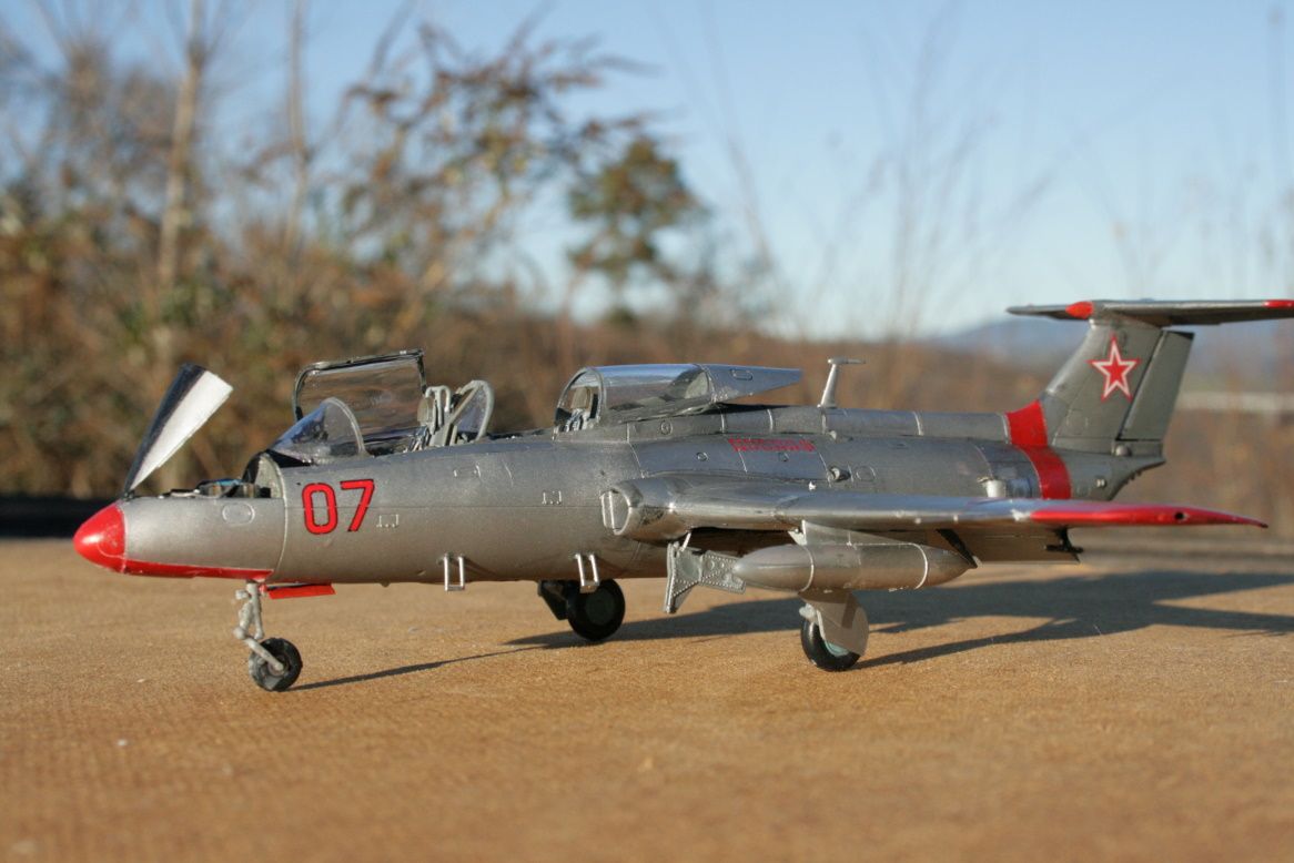 AERO L 29 DELFIN - 1/48 -A.M.K FAQ0GK