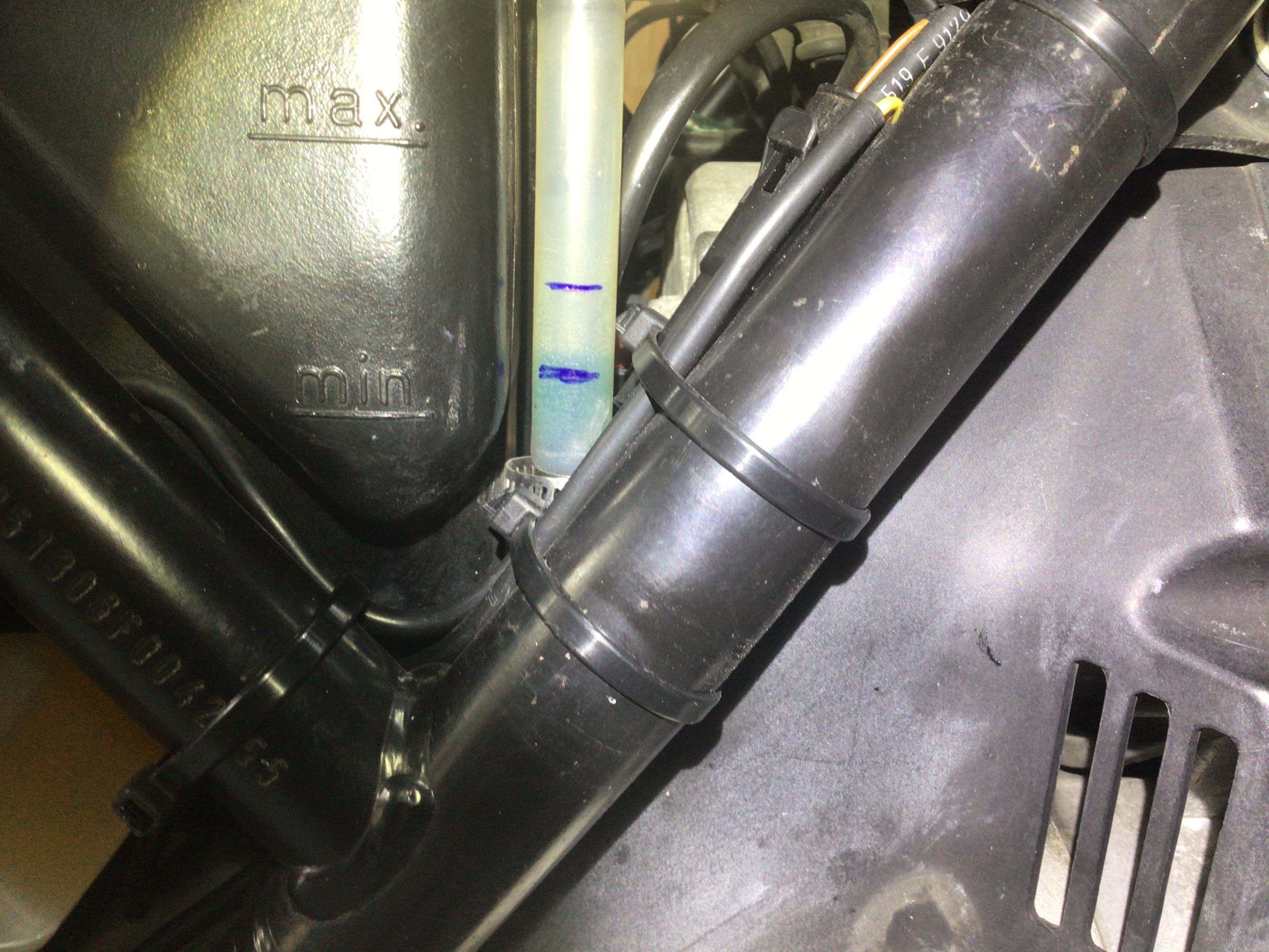 1985 K100RS coolant leaking from under filler neck cap. JRepOQ