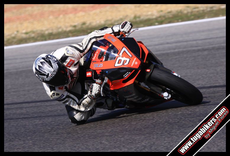 Red Bull Moments: Casey Stoner slow motions Img3133fn