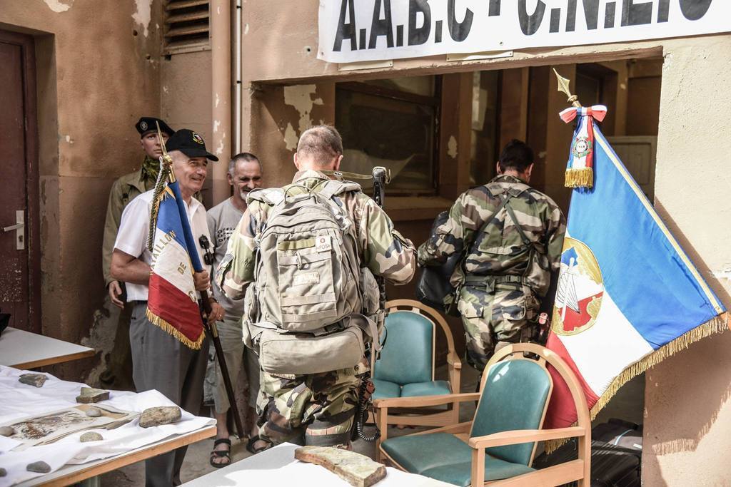 PORTES OUVERTES DU 1er Régiment de Choc (CNEC) YnKx2d