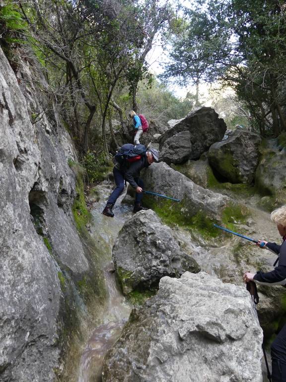 Petit Lubéron-Roumiguier-Gorges du Régalon-Jeudi 7 mars 2024 E91nFh