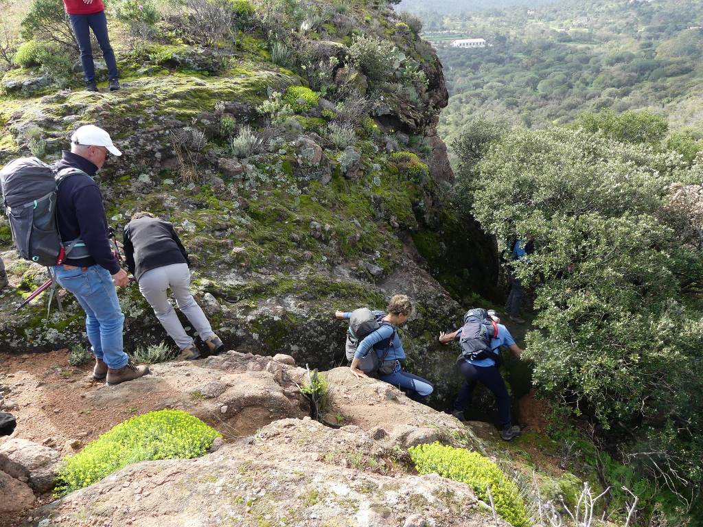 Roquebrune-Traversée du Rocher des 3 Croix-Jeudi 28 mars 2024 OYO1Wv