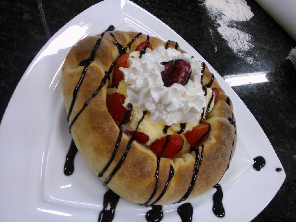 Maravilhas de pizzas e variedades feitas nos cursos do mês de  junho na escola do Fórum de Pizzas com o Cheff Hassin. Md7suF