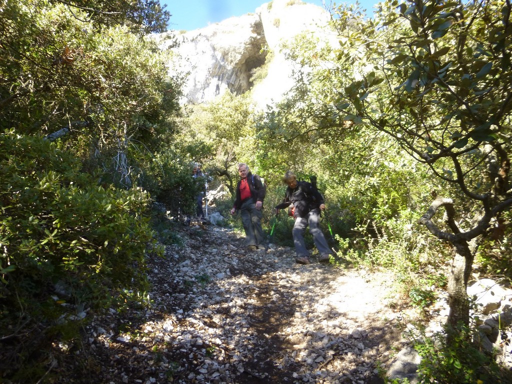 Lubéron-Vallon de l'Arc et Arche du Portalas-Jeudi 26 novembre 2015 UDzcbo