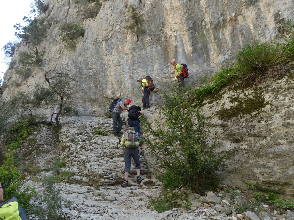 Joucas-Gorges de la Véroncle-Jeudi 18 avril 2019 Q0BWXY