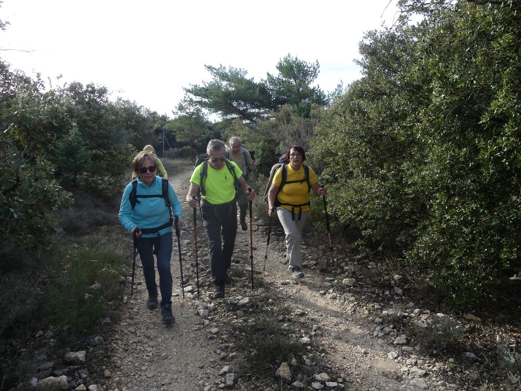 St Saturnin lès Apt-Les Aiguiers-Jeudi 29 novembre 2018 IuNajK