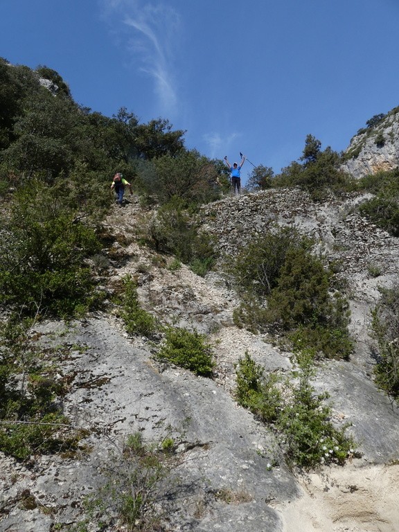 Joucas-Gorges de la Véroncle-Jeudi 18 avril 2019 UIZSTX