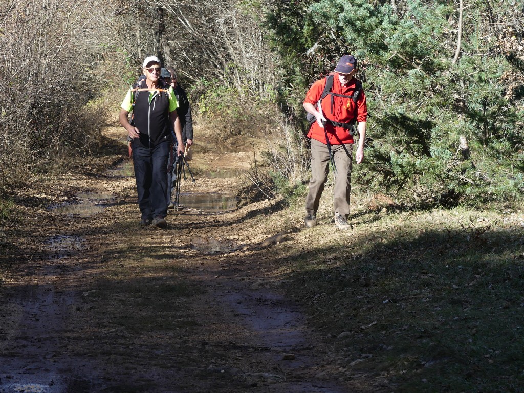 St Saturnin lès Apt-Les Aiguiers-Jeudi 29 novembre 2018 3Ka0Xd