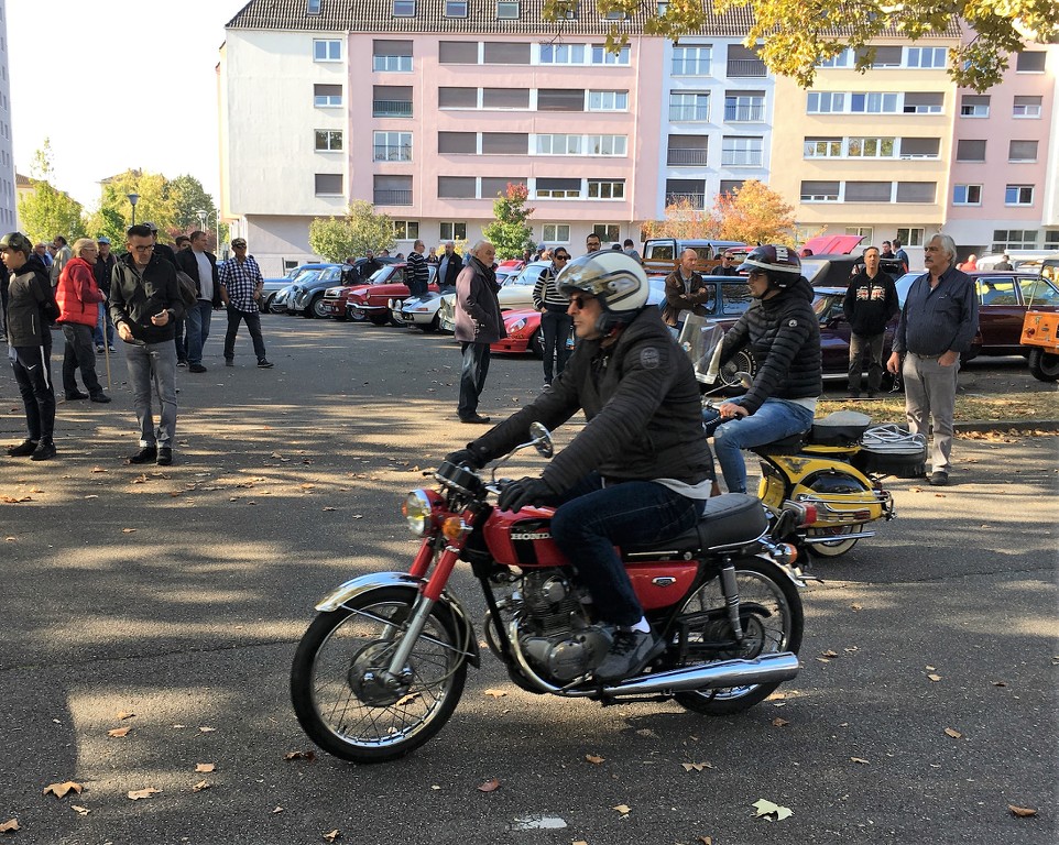 Ici le CR et les Photos du Rétro-Rencard à Strasbourg-Meinau du 8.10.2018 3m5cqK