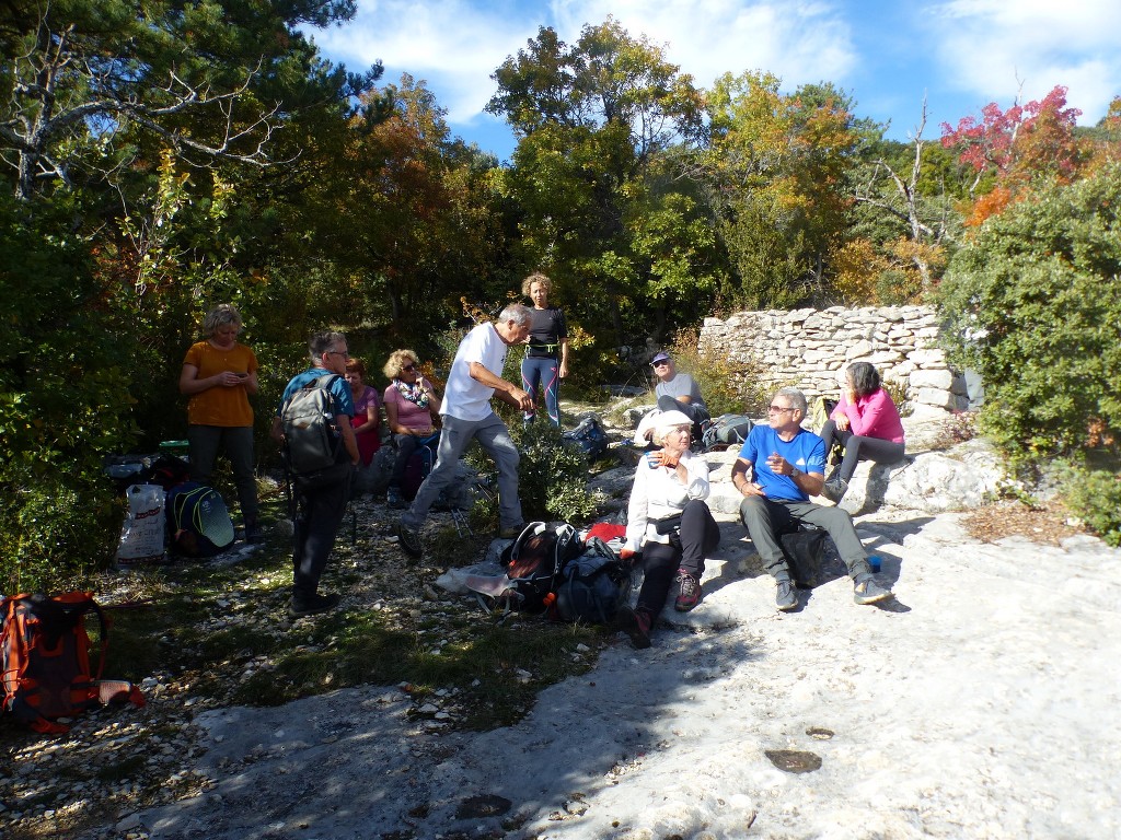 St Saturnin-lès-Apt Les Aiguiers-Jeudi 21 octobre 2021 CCpM0G