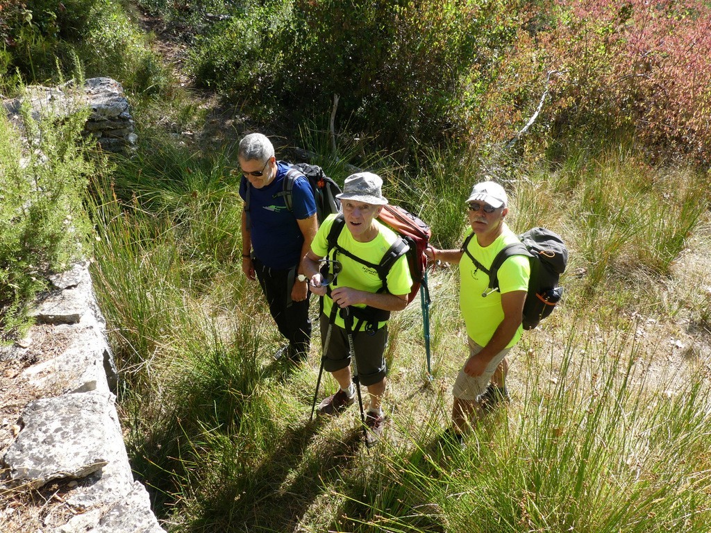 Rougiers-Source Guillandière- Château et chapelle St Jean-Jeudi 28 septembre 2017 TxOLz6