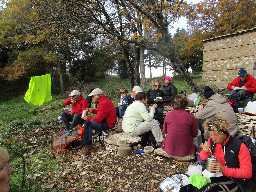 Cabrières-Crêtes du Grand Lubéron-Jeudi 28 novembre 2019 L4HrSI