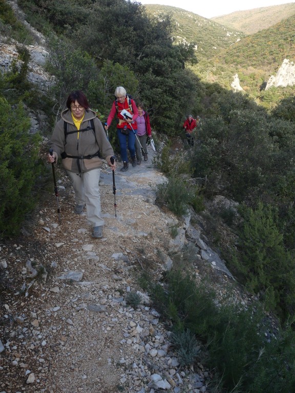 St Saturnin lès Apt-Les Aiguiers-Jeudi 29 novembre 2018 7mvmWG