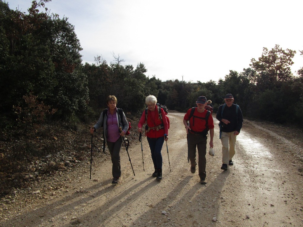 St Saturnin lès Apt-Les Aiguiers-Jeudi 29 novembre 2018 9nQK1E