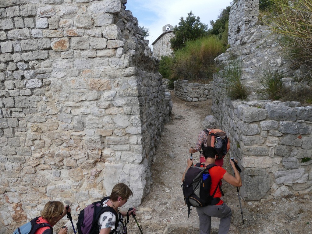 Rougiers-Source Guillandière- Château et chapelle St Jean-Jeudi 28 septembre 2017 S55tra