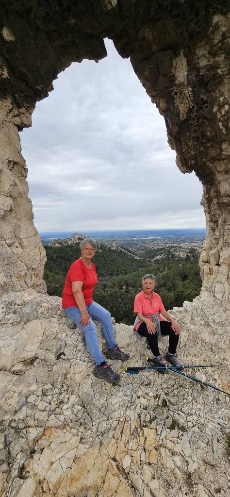 ( René et Pierre ) St Rémy de Provence - Jeudi 28 mars 2024 NZJvrT