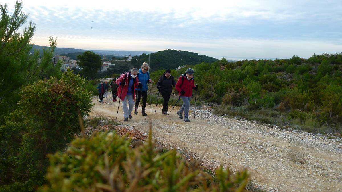 ( Colette ) Les Pennes Mirabeau - Jeudi après-midi 7 décembre 2023 EhDWX9