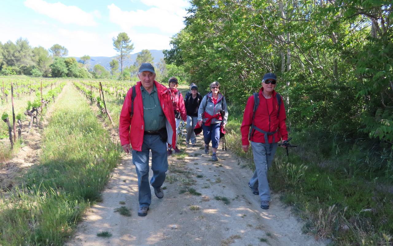 ( Jean Marie et Gérard ) Lourmarin - Jeudi 11 mai 2023 JkSfID