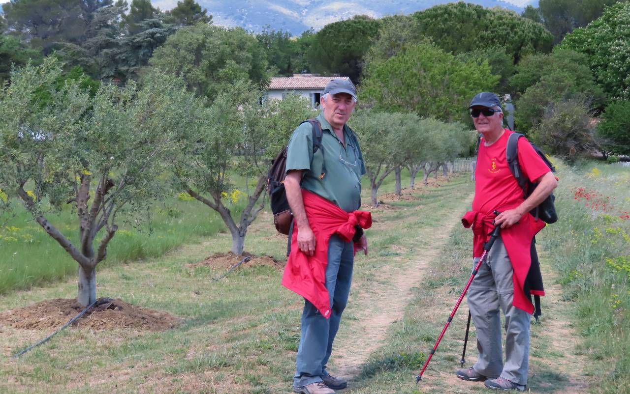 ( Jean Marie et Gérard ) Lourmarin - Jeudi 11 mai 2023 Mxjq7y