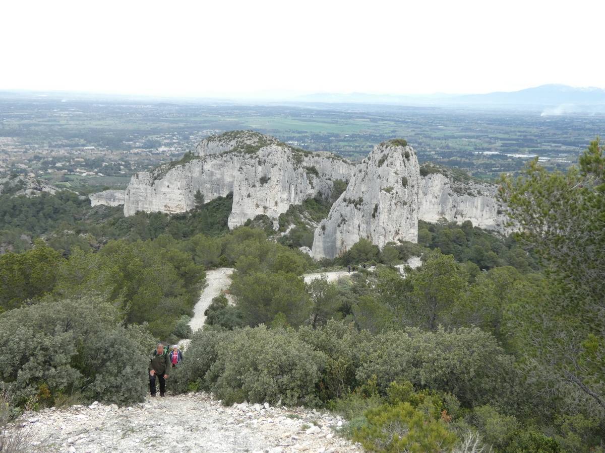 ( René et Pierre ) St Rémy de Provence - Jeudi 28 mars 2024 DTg4AE