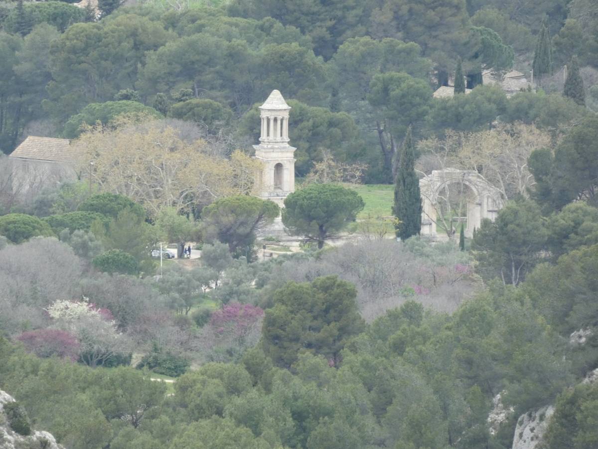 ( René et Pierre ) St Rémy de Provence - Jeudi 28 mars 2024 JvMZJr