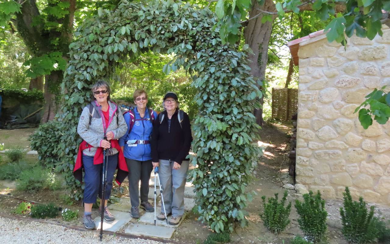 ( Jean Marie et Gérard ) Lourmarin - Jeudi 11 mai 2023 Nti0dL