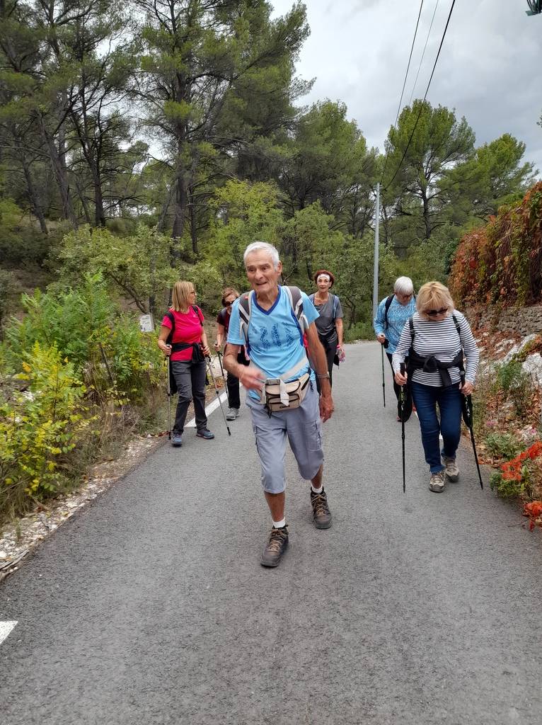 ( Colette ) Aix en Provence - Jeudi après-midi 19 octobre 2023 Tg0ENa