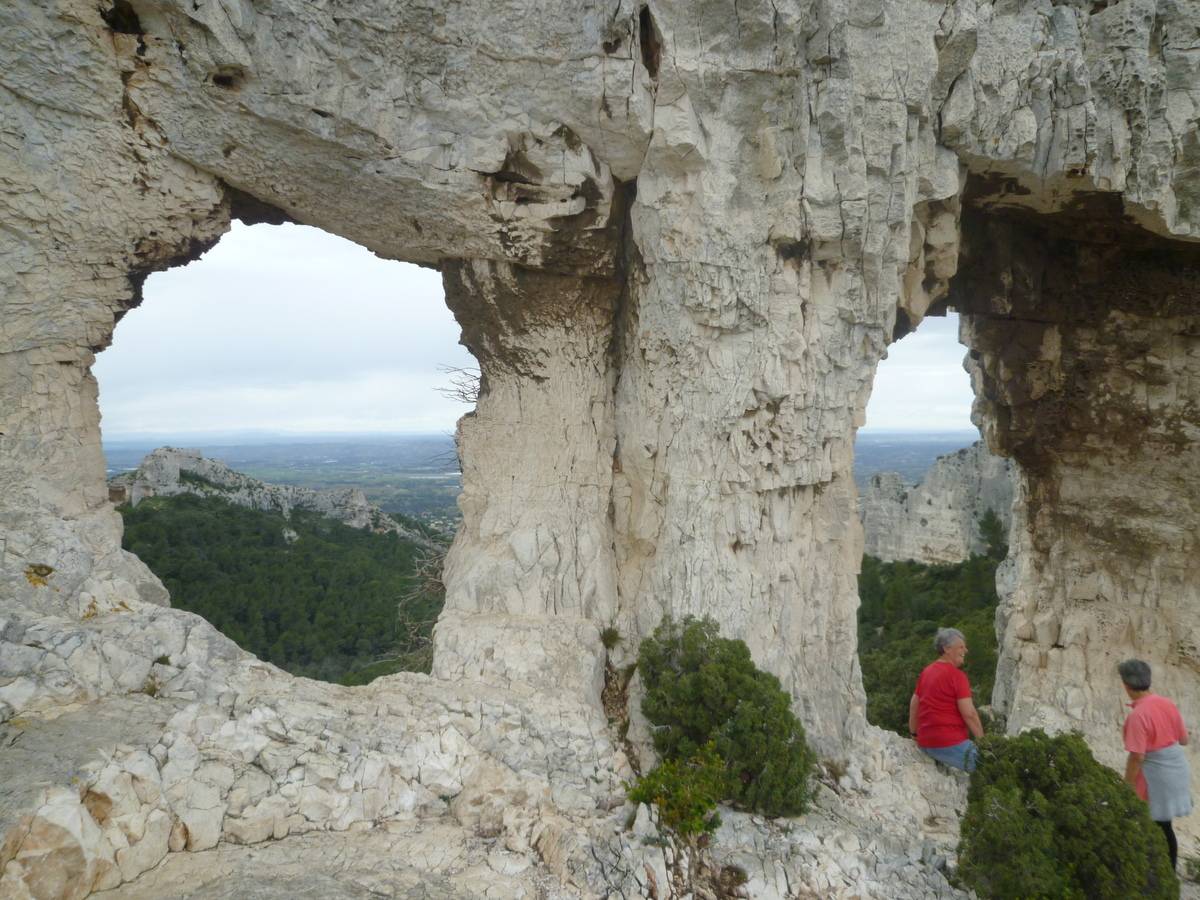 ( René et Pierre ) St Rémy de Provence - Jeudi 28 mars 2024 TTxDg6