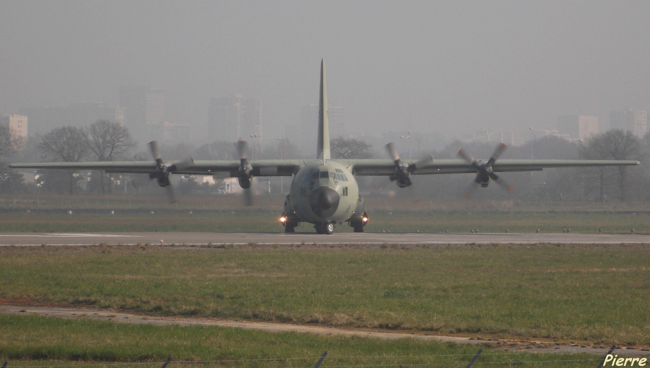 Lockheed C-130E Hercules Tunusia Air Force TS-MTC + Divers le 12.03.14 Zxk2